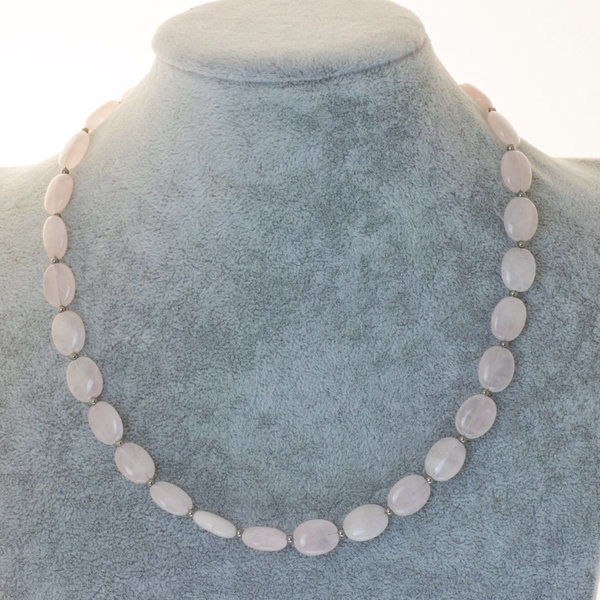 Rosenquarz Kette mit flachen ovalen Perlen