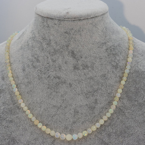 Kette mit echtem Edel Opal, facettiert runde Perlen  4 - 7 mm,, hell, 42 - 47 cm